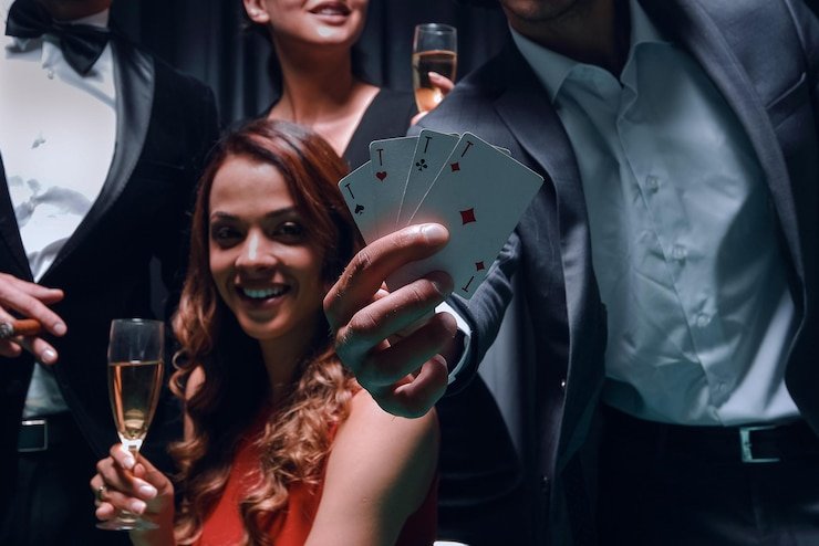 Antarmuka meja roulette live di angkabet124 menampilkan dealer, roda roulette, dan tombol taruhan